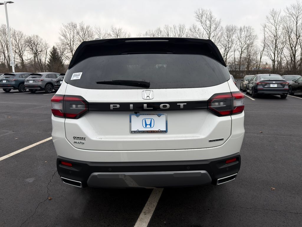 New 2026 Honda Pilot Touring image 4