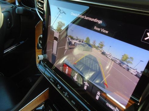 Used 2024 Jeep Grand Wagoneer L Series III image 32