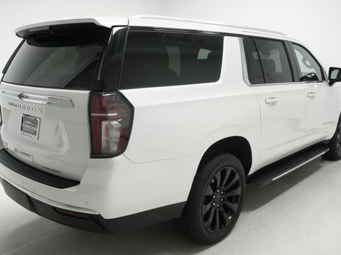 Used 2021 Chevrolet Suburban Premier AWD/4WD image 4