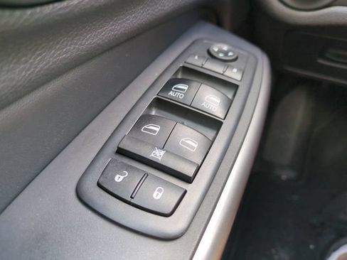 Used 2019 Jeep Cherokee Limited FWD image 25