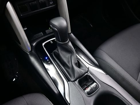 Used 2024 Toyota Corolla Cross LE image 21