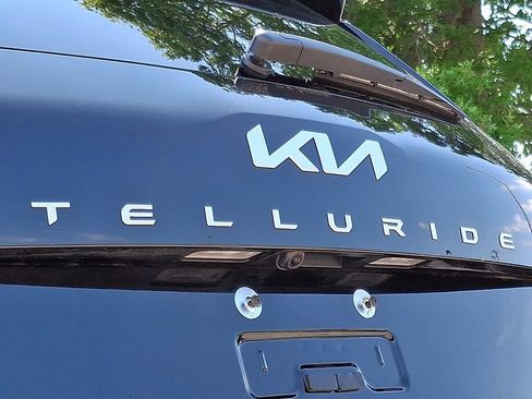 Used 2025 Kia Telluride EX w/ EX Captain's Chair Package FWD image 33