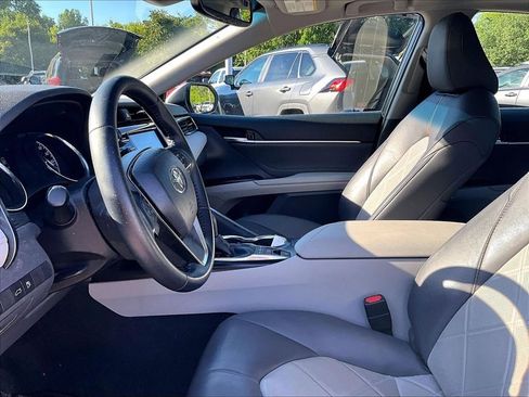 Used 2018 Toyota Camry XLE FWD image 4