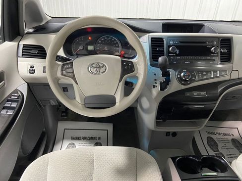Used 2014 Toyota Sienna LE image 8