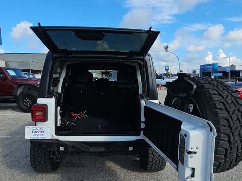 Used 2018 Jeep Wrangler Unlimited Sahara AWD/4WD image 26
