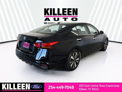 Used 2022 Nissan Altima 2.5 SV FWD image 9