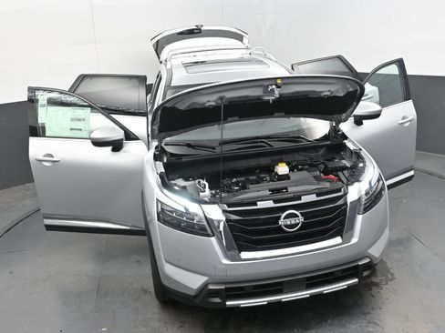 New 2025 Nissan Pathfinder Platinum image 41