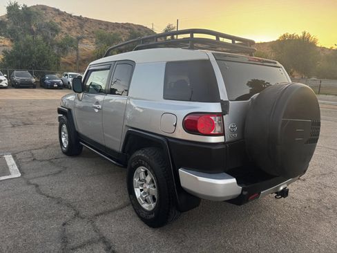 Used 2007 Toyota FJ Cruiser 4WD w/ Upgrade Pkg 2 image 6
