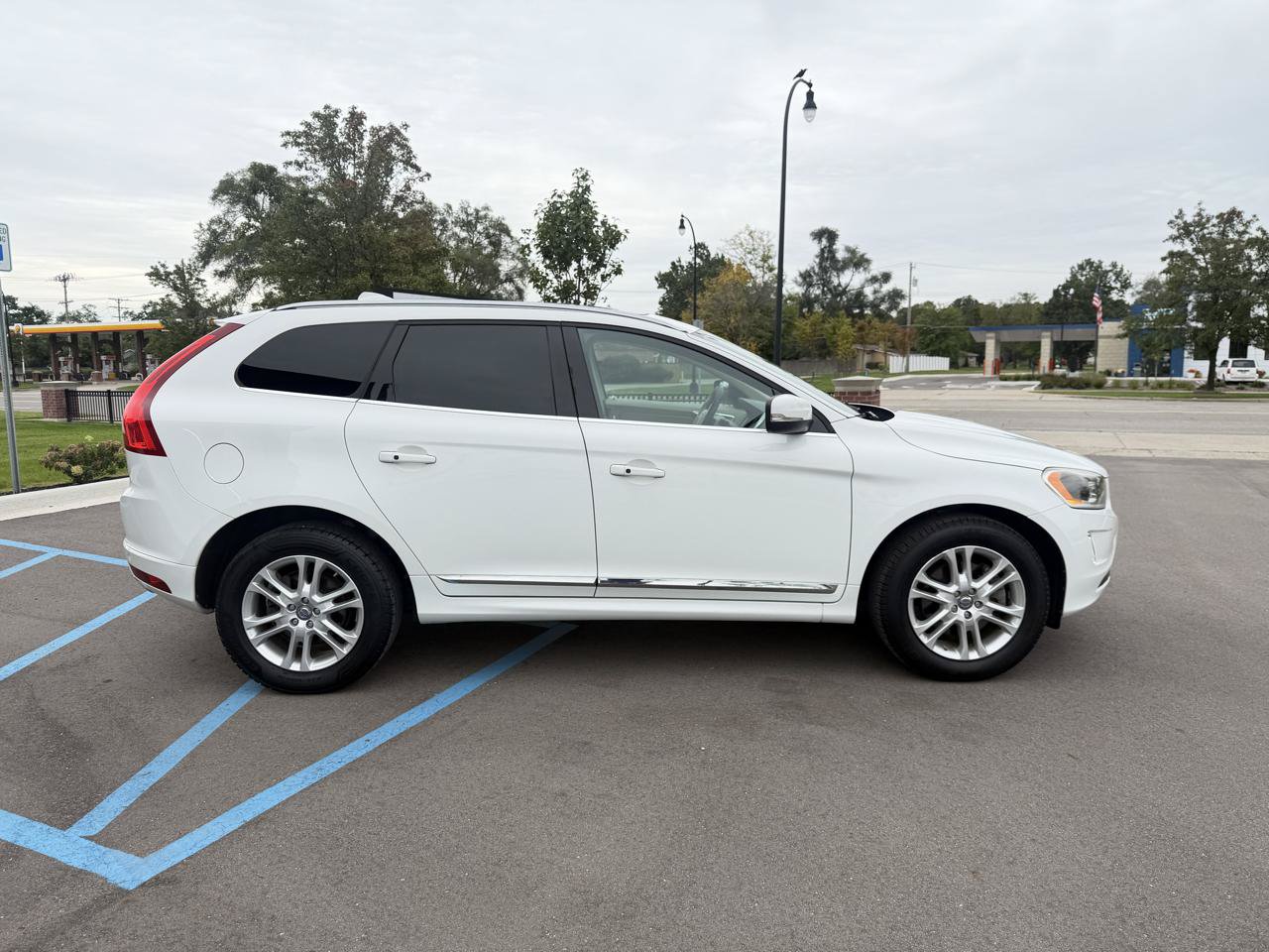 Used 2015 Volvo XC60 T5 Platinum AWD/4WD image 4