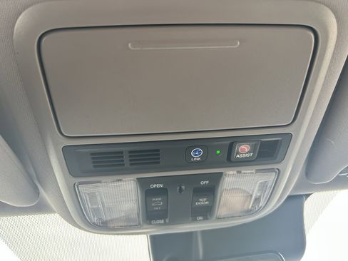 Used 2019 Honda Pilot Touring image 39