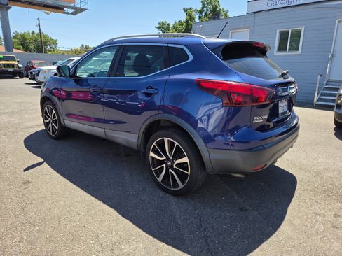 Used 2017 Nissan Rogue Sport SL AWD/4WD image 2
