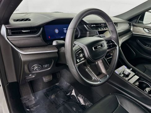 Certified 2025 Jeep Grand Cherokee L Overland w/ Rear Seat Video Group I AWD/4WD image 17