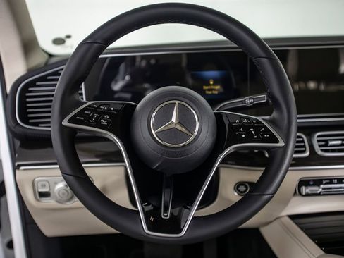 Used 2026 Mercedes-Benz GLS 450 4MATIC image 28
