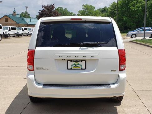 Used 2018 Dodge Grand Caravan SE w/ UConnect Hands-Free Group FWD image 4