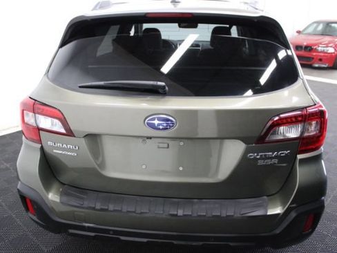 Used 2018 Subaru Outback 3.6R Touring AWD/4WD image 11