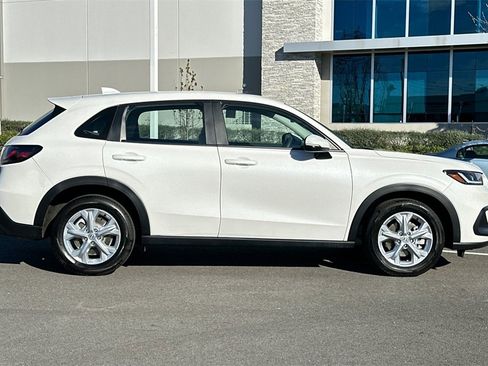 Certified 2025 Honda HR-V LX image 3