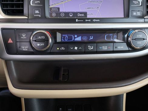 Used 2016 Toyota Highlander Limited FWD image 52