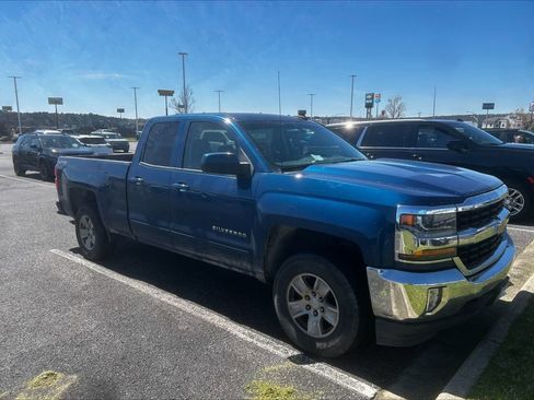Used 2017 Chevrolet Silverado 1500 LT w/ All Star Edition AWD/4WD image 4