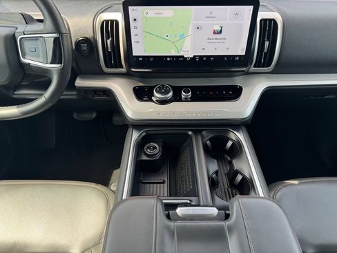 Used 2025 Ford Expedition Active RWD image 11