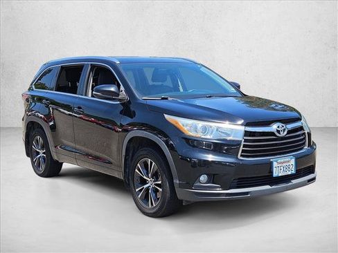 Used 2016 Toyota Highlander XLE AWD/4WD image 3