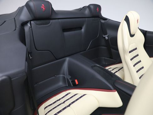 Certified 2025 Ferrari Roma Spider RWD image 19