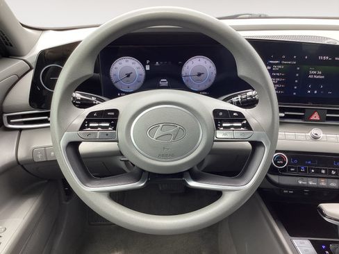 Used 2024 Hyundai Elantra SEL FWD image 17