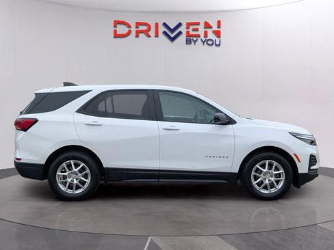 Used 2024 Chevrolet Equinox LS w/ LS Convenience Package image 6