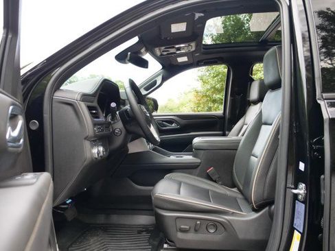 Used 2024 GMC Yukon XL SLT w/ SLT Luxury Package image 27