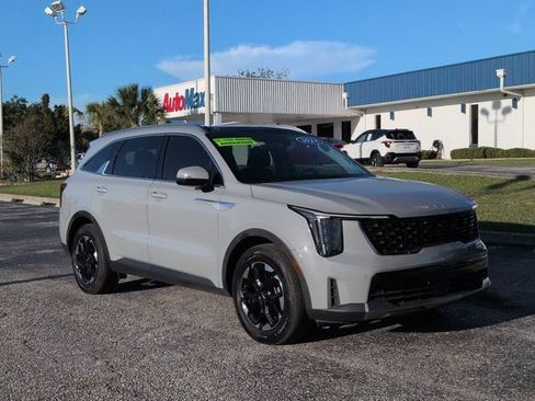 Used 2024 Kia Sorento S w/ Panoramic Sunroof Package FWD image 2