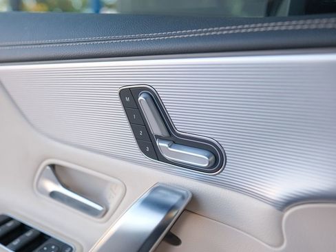 Used 2020 Mercedes-Benz CLA 250 image 10