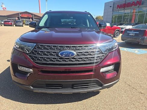 Used 2022 Ford Explorer XLT w/ Equipment Group 202A AWD/4WD image 2