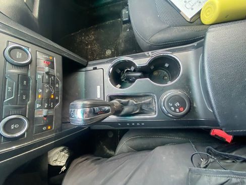 Used 2018 Ford Explorer XLT image 14