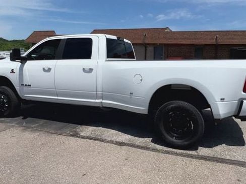Used 2025 RAM 3500 Laramie AWD/4WD image 6