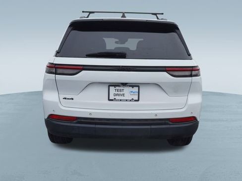 Used 2023 Jeep Grand Cherokee Altitude image 8