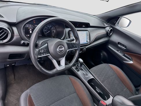 Used 2023 Nissan Kicks SR w/ Interior Electronics Package FWD image 7