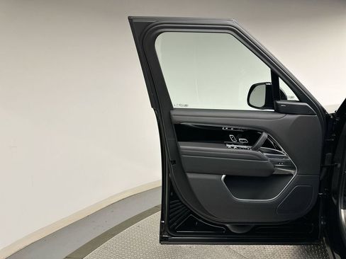 Certified 2025 Land Rover Range Rover SE image 21