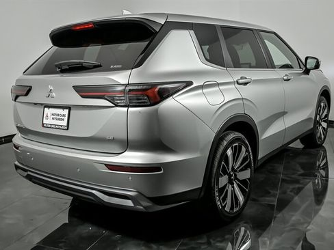 Used 2025 Mitsubishi Outlander AWD image 9