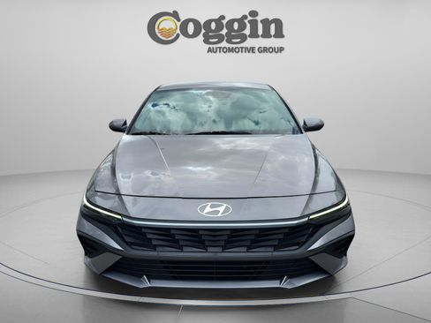 Certified 2024 Hyundai Elantra SE image 9