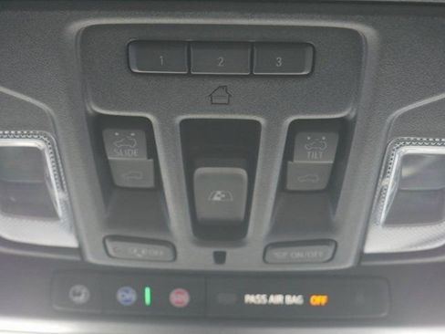 Used 2023 Chevrolet Silverado 1500 ZR2 w/ Technology Package image 38