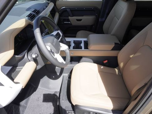 New 2026 Land Rover Defender 110 X-Dynamic SE AWD/4WD image 19