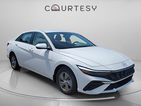 New 2026 Hyundai Elantra SE image 5