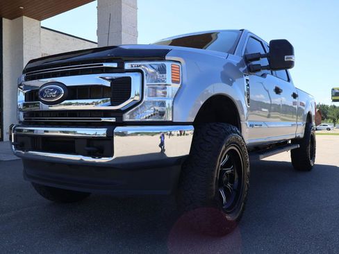 Used 2022 Ford F250 XLT w/ FX4 Off-Road Package AWD/4WD image 2