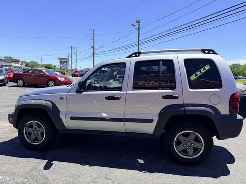 Used 2006 Jeep Liberty Renegade AWD/4WD image 3