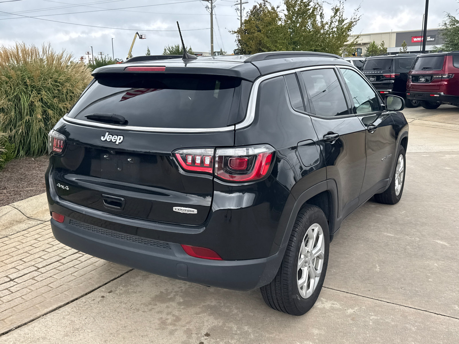 Used 2024 Jeep Compass Latitude AWD/4WD image 8