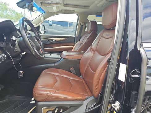 Used 2018 Cadillac Escalade Premium Luxury AWD/4WD image 2