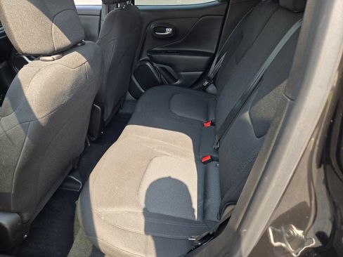 Used 2023 Jeep Renegade Latitude AWD/4WD image 16