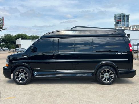 Used 2016 Chevrolet Express 2500 RWD image 15