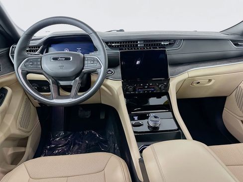 Certified 2025 Jeep Grand Cherokee Limited w/ Luxury Tech Group II image 35