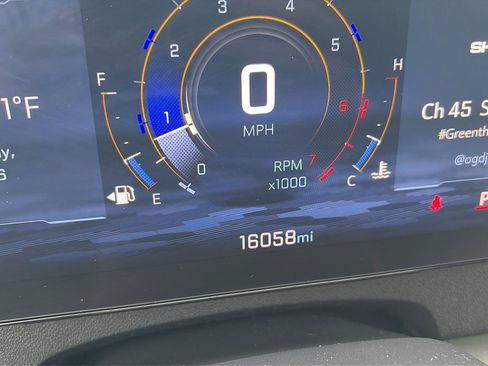 Used 2025 Chevrolet Traverse LT FWD image 27