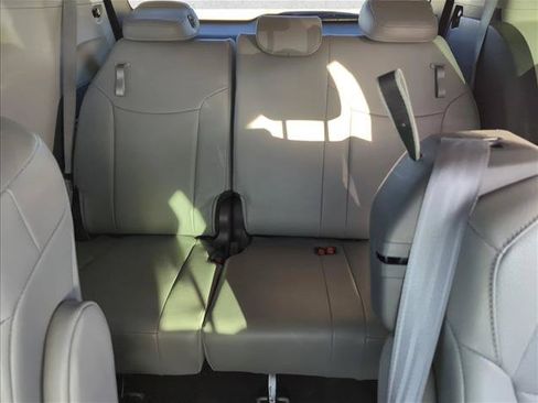 Used 2023 Toyota Sienna XLE FWD image 9